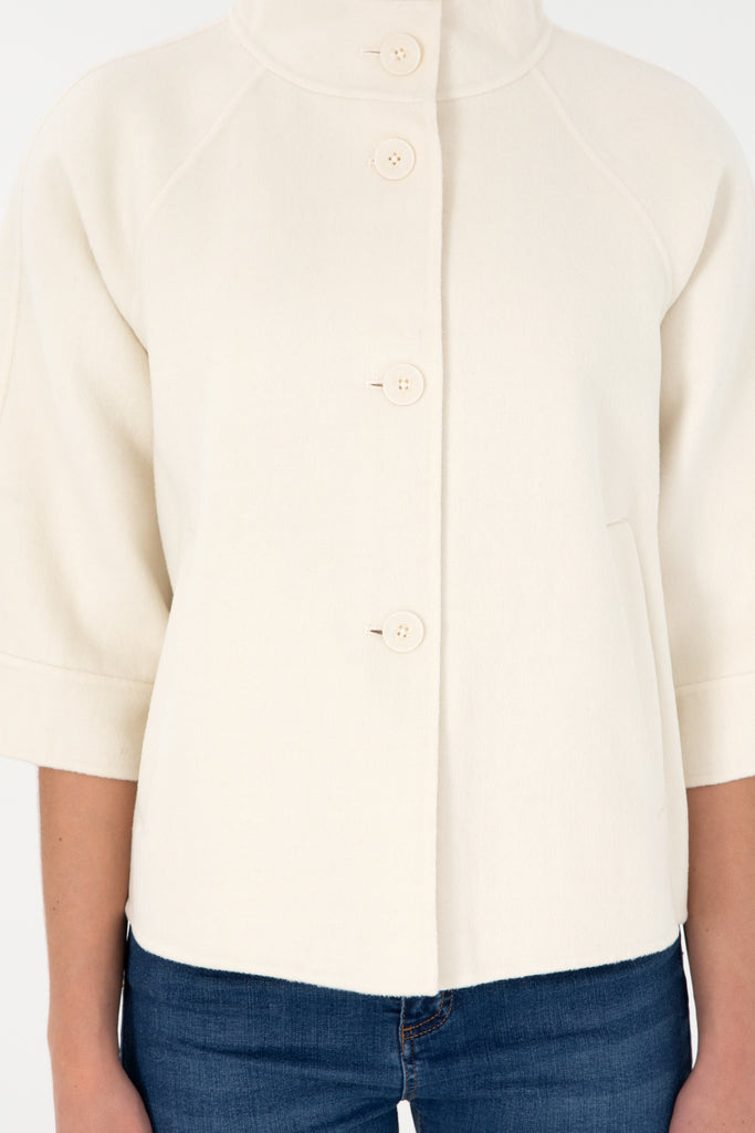 Ženski-Bež-Kaput-1950202VR071-6