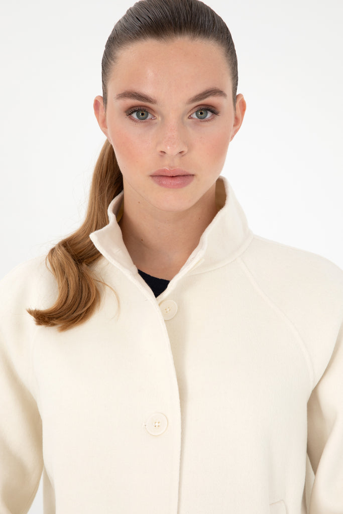 Ženski-Bež-Kaput-1950202VR071-5